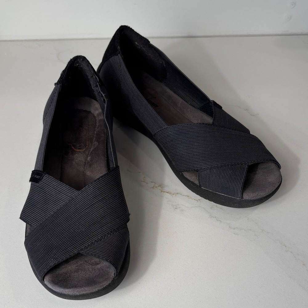 Earth Spirit Black Stretch Wedge Sandals Comfort Slip On Peep Toe Sz 7
